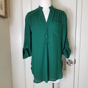 41 HAWTHORN S green roll tab sleeve button front v neck blouse